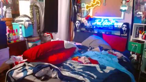 eastbayboy57 online show from June 25, 2026, 5:56 am