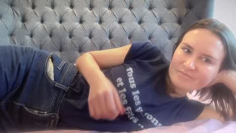 Nadia Ferreira  online show from January 16, 2026, 9:13 am