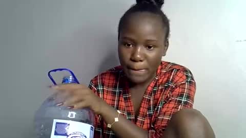 Queen online show from March 4, 2026, 10:05 pm