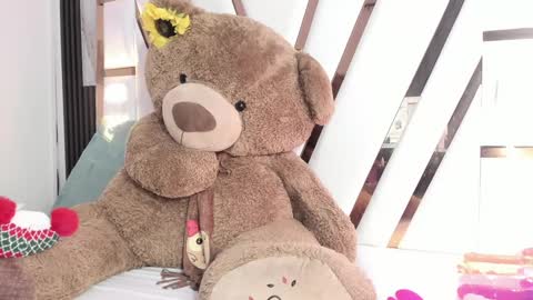 Luci  online show from December 3, 2024, 1:52 am