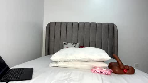 ebony_pearl69 online show from January 9, 2026, 6:16 am