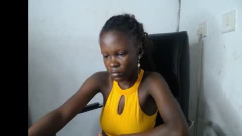 Snapshot of ebony_petitegirl chatting on May 19, 2026, 2:29 am Lilly online show from May 19, 2026, 2:29 am