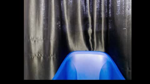 Queen online show from November 14, 2025, 1:21 pm