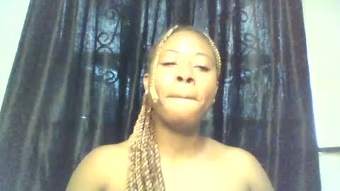 Snapshot of ebony_queenx chatting on June 29, 2026, 9:26 am Queen online show from June 29, 2026, 9:26 am