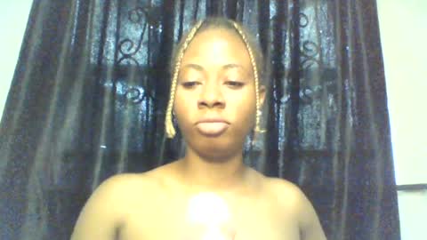 Snapshot of ebony_queenx chatting on June 29, 2026, 10:15 am Queen online show from June 29, 2026, 10:15 am