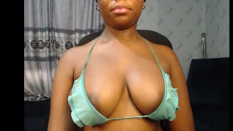Snapshot of ebony_sexy_queen chatting on January 7, 2025, 6:59 am Racheal online show from January 7, 2025, 6:59 am