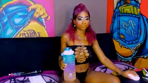 Snapshot of ebonydollx69 chatting on December 8, 2024, 2:28 am Pearl online show from December 8, 2024, 2:28 am