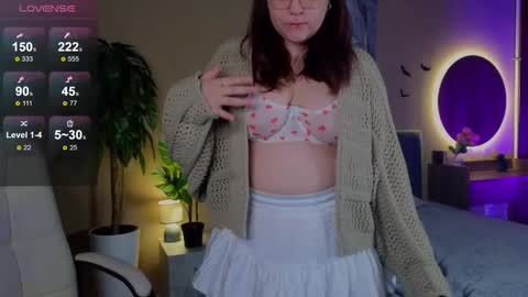 Snapshot of edalyn_af chatting on November 18, 2025, 6:51 am online show from November 18, 2025, 6:51 am