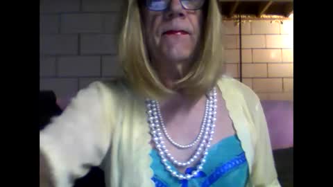 Snapshot of eddie595959 chatting on December 22, 2024, 8:27 am eddie595959 online show from December 22, 2024, 8:27 am