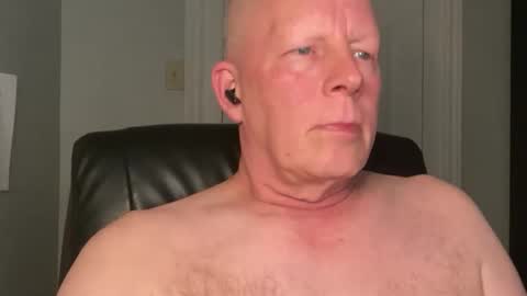 Snapshot of eddygl1968 chatting on October 27, 2025, 2:15 am Eddy online show from October 27, 2025, 2:15 am