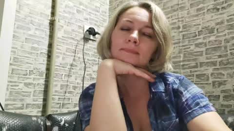 Snapshot of edithmanning chatting on December 20, 2024, 5:51 pm edithmanning online show from December 20, 2024, 5:51 pm