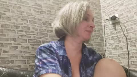 Snapshot of edithmanning chatting on January 20, 2025, 5:27 pm edithmanning online show from January 20, 2025, 5:27 pm