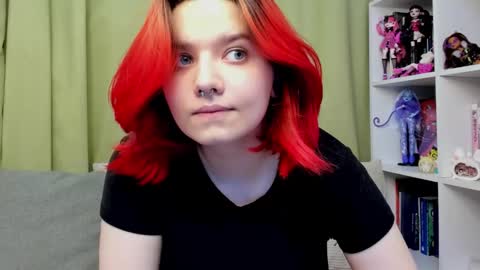 Snapshot of edna_dana chatting on October 3, 2025, 7:33 pm Edna online show from October 3, 2025, 7:33 pm