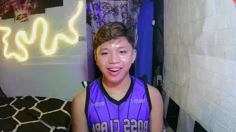 Snapshot of edrianburca052 chatting on November 6, 2025, 1:17 am urasian chub online show from November 6, 2025, 1:17 am