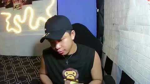 Snapshot of edrianburca052 chatting on November 28, 2025, 4:26 am urasian chub online show from November 28, 2025, 4:26 am