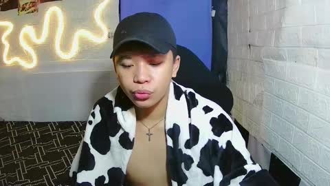 Snapshot of edrianburca052 chatting on November 29, 2025, 9:45 am urasian chub online show from November 29, 2025, 9:45 am