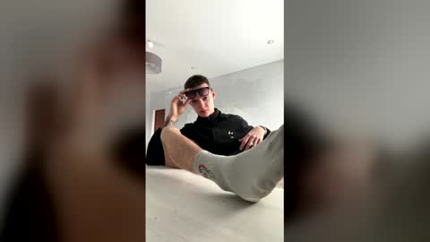 Snapshot of edward_secret chatting on February 8, 2026, 11:24 am edward_secret online show from February 8, 2026, 11:24 am