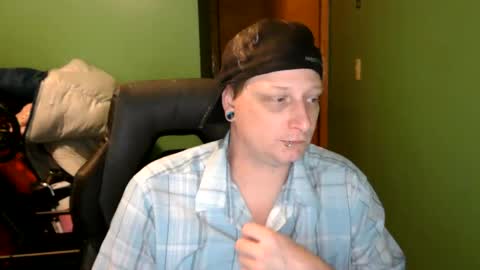 edwardaims_2please online show from June 2, 2026, 2:24 am