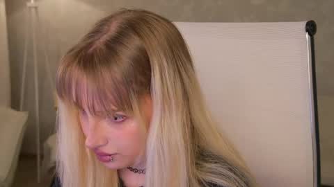 EVA NON NUDE online show from May 27, 2026, 4:04 pm