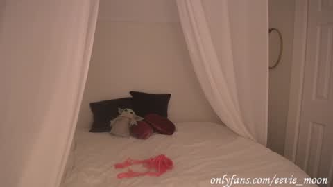 Snapshot of eevie_moon chatting on January 15, 2025, 7:05 am eevie online show from January 15, 2025, 7:05 am