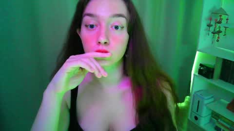 effie_balconii online show from May 10, 2026, 3:17 pm