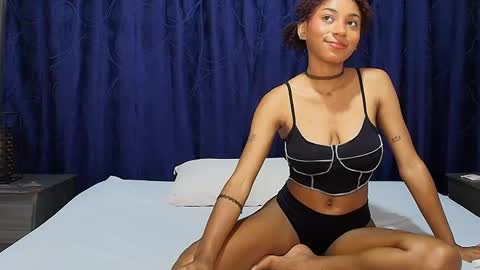 Snapshot of effie_cooper chatting on March 4, 2025, 8:05 pm Effie online show from March 4, 2025, 8:05 pm