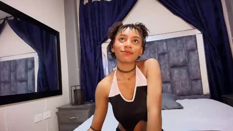 Snapshot of effie_cooper chatting on March 7, 2025, 9:06 pm Effie online show from March 7, 2025, 9:06 pm