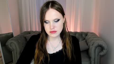 Effie Mur online show from July 5, 2026, 4:19 am