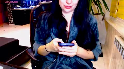 Effy online show from October 6, 2025, 6:38 pm