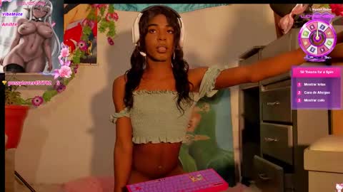 effy_marinn online show from October 16, 2025, 1:01 pm