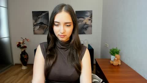 Effy Royse online show from April 6, 2026, 5:41 am