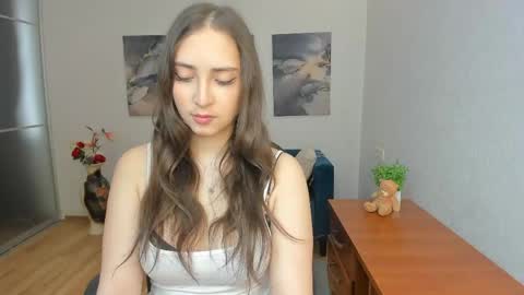 Effy Royse online show from April 17, 2026, 5:43 am