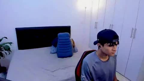 Snapshot of eiden_allenx1 chatting on January 22, 2025, 1:32 pm eiden_allenx1 online show from January 22, 2025, 1:32 pm