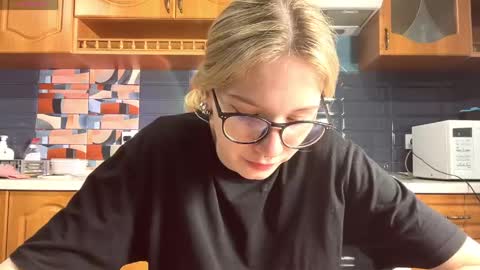 eileencrowday online show from May 6, 2026, 3:35 am
