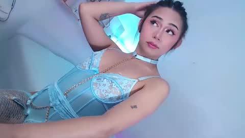 Snapshot of eilleh_loure chatting on October 27, 2025, 12:42 pm Eilleh online show from October 27, 2025, 12:42 pm