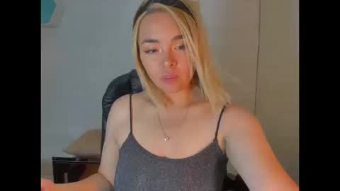 Eily online show from October 15, 2025, 8:09 pm