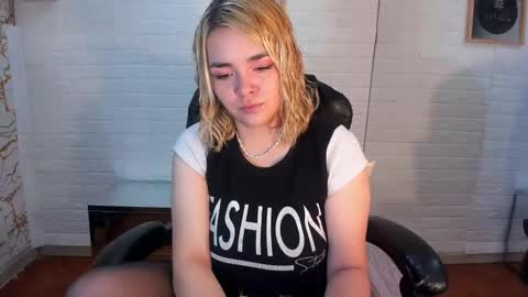 Eily online show from November 6, 2025, 1:23 pm