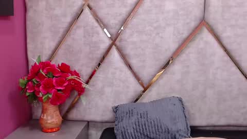 eimy_cutte online show from February 4, 2025, 6:27 pm