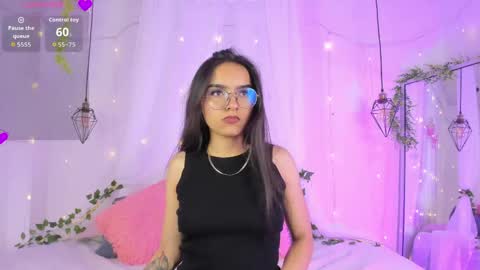 eimy_rosse18 online show from April 14, 2026, 1:06 pm
