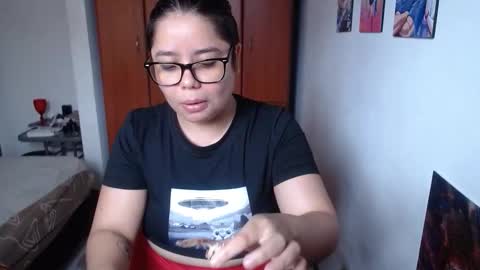 eimy_saenzz online show from November 16, 2025, 5:29 pm