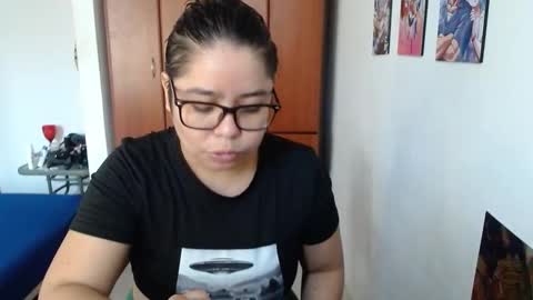 eimy_saenzz online show from December 1, 2025, 2:22 pm
