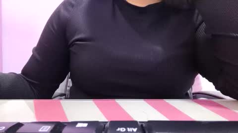 Snapshot of eireneninon chatting on October 9, 2025, 9:51 am Eirene online show from October 9, 2025, 9:51 am