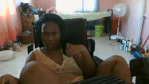 Snapshot of eirondra_valeen chatting on October 16, 2025, 11:55 am Eirondra Valeen online show from October 16, 2025, 11:55 am