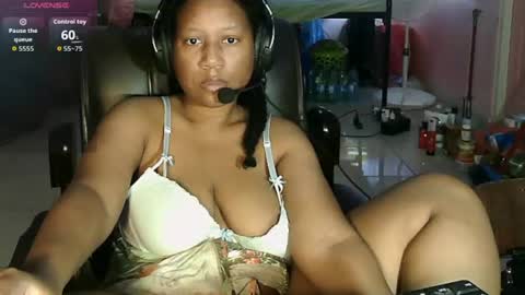 Snapshot of eirondra_valeen chatting on June 14, 2026, 8:49 am Eirondra Valeen online show from June 14, 2026, 8:49 am