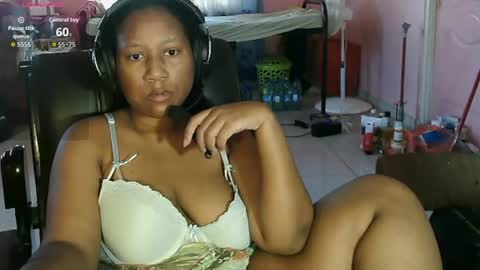 Snapshot of eirondra_valeen chatting on July 5, 2026, 10:33 am Eirondra Valeen online show from July 5, 2026, 10:33 am