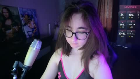 Snapshot of el_sweety chatting on January 7, 2025, 10:11 am If you like it when I meow give me a thumbs up online show from January 7, 2025, 10:11 am