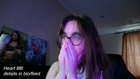 Snapshot of el_sweety chatting on February 4, 2025, 10:00 am If you like it when I meow give me a thumbs up online show from February 4, 2025, 10:00 am