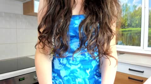 Ela online show from October 24, 2025, 6:54 am