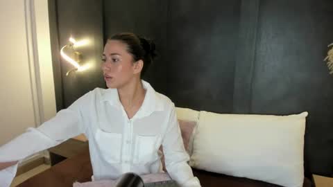 E L A I A online show from July 22, 2026, 12:08 pm