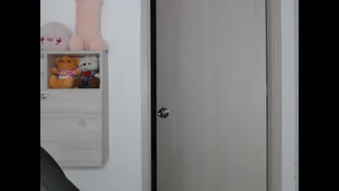 elandor online show from November 30, 2025, 8:02 pm